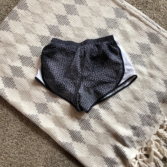 Nike Dry Tempo shorts - Picture 2 of 5